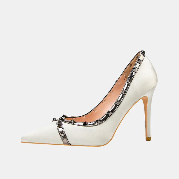 Rivets Pumps